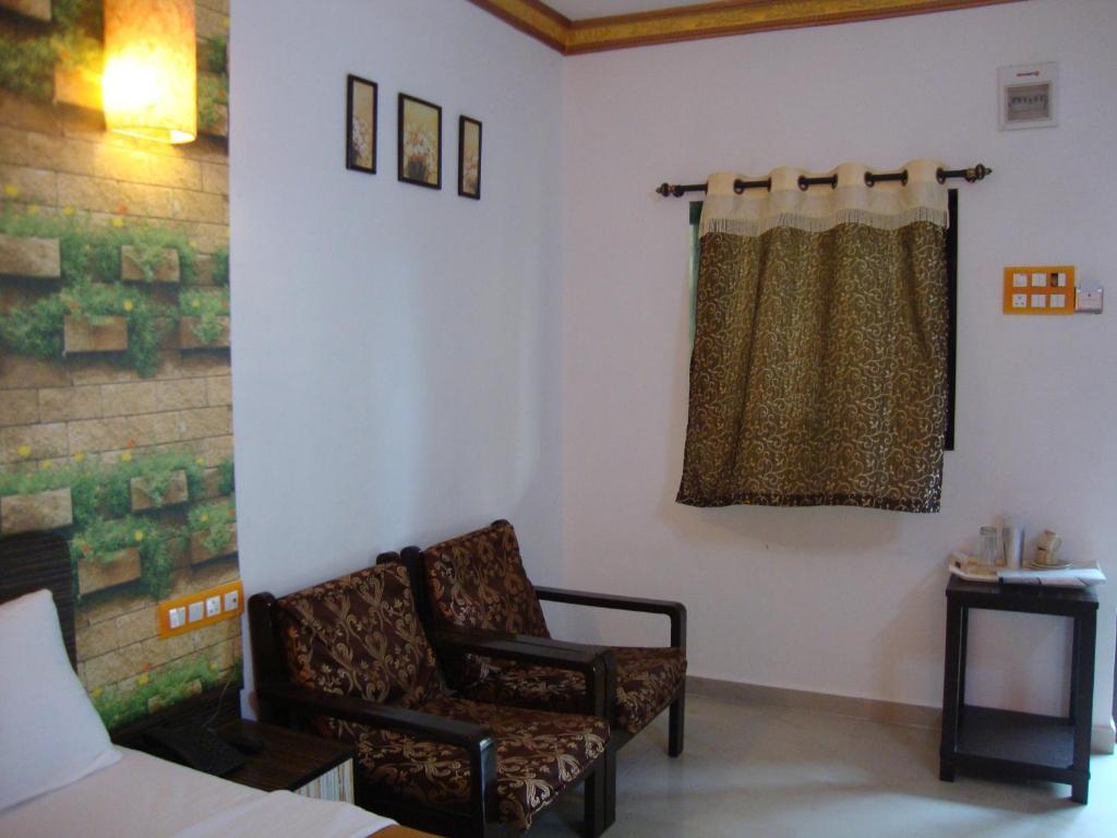 Pali Beach Resort Malad Room photo