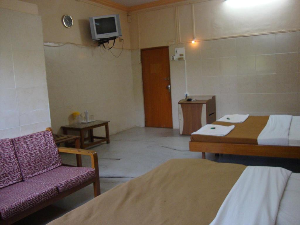 Pali Beach Resort Malad Room photo