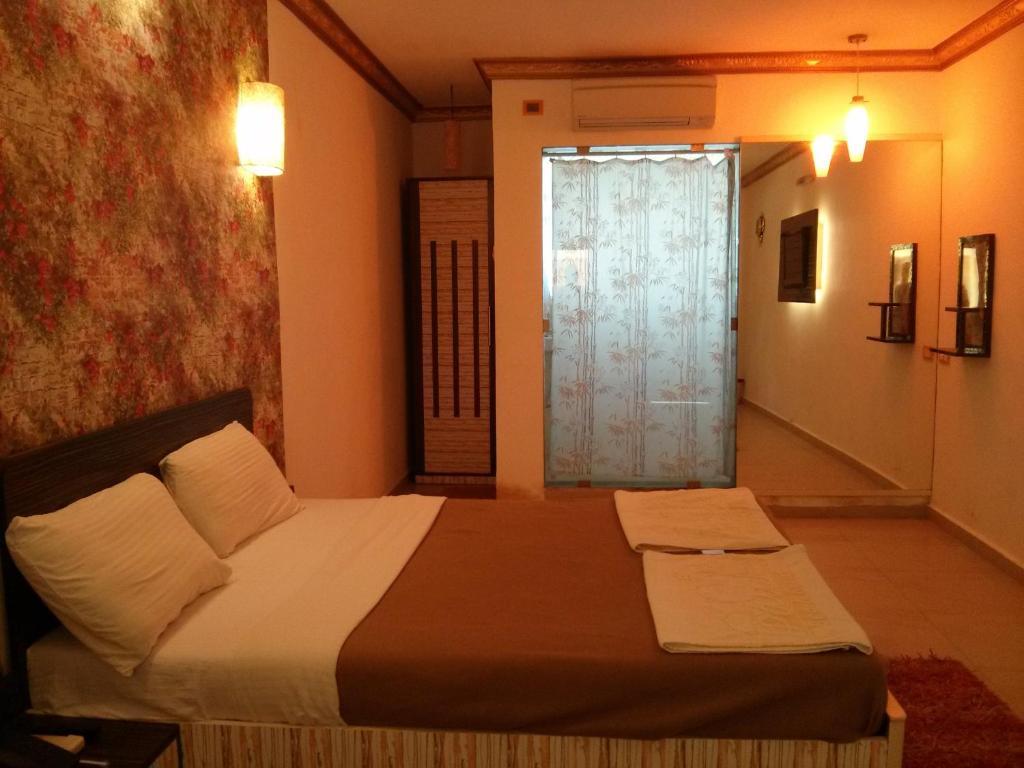 Pali Beach Resort Malad Room photo