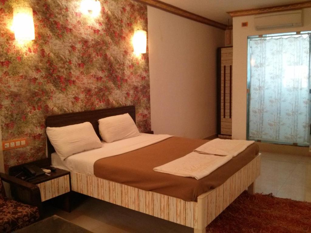 Pali Beach Resort Malad Room photo